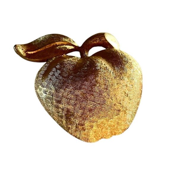 Vintage Coro Brushed Gold Apple Brooch - Picture 2 of 4